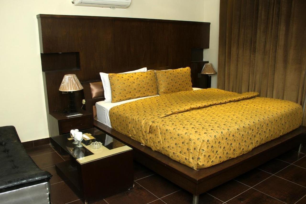 Bling Hotel International Multan Luaran gambar