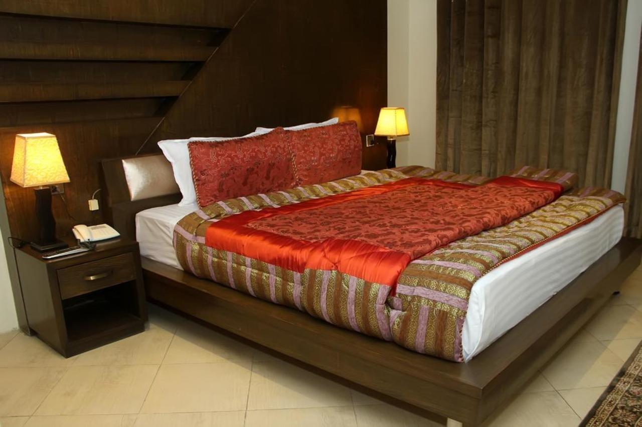 Bling Hotel International Multan Luaran gambar