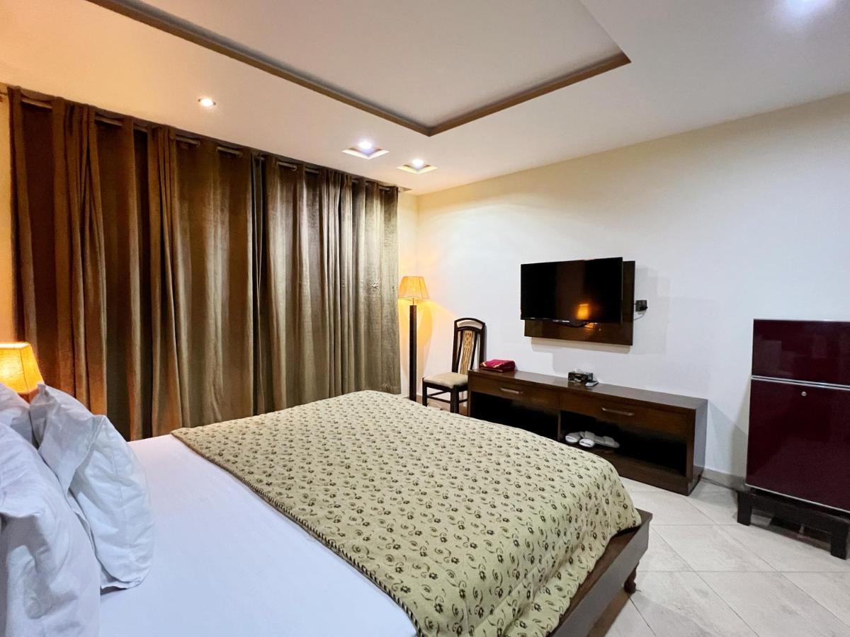 Bling Hotel International Multan Luaran gambar