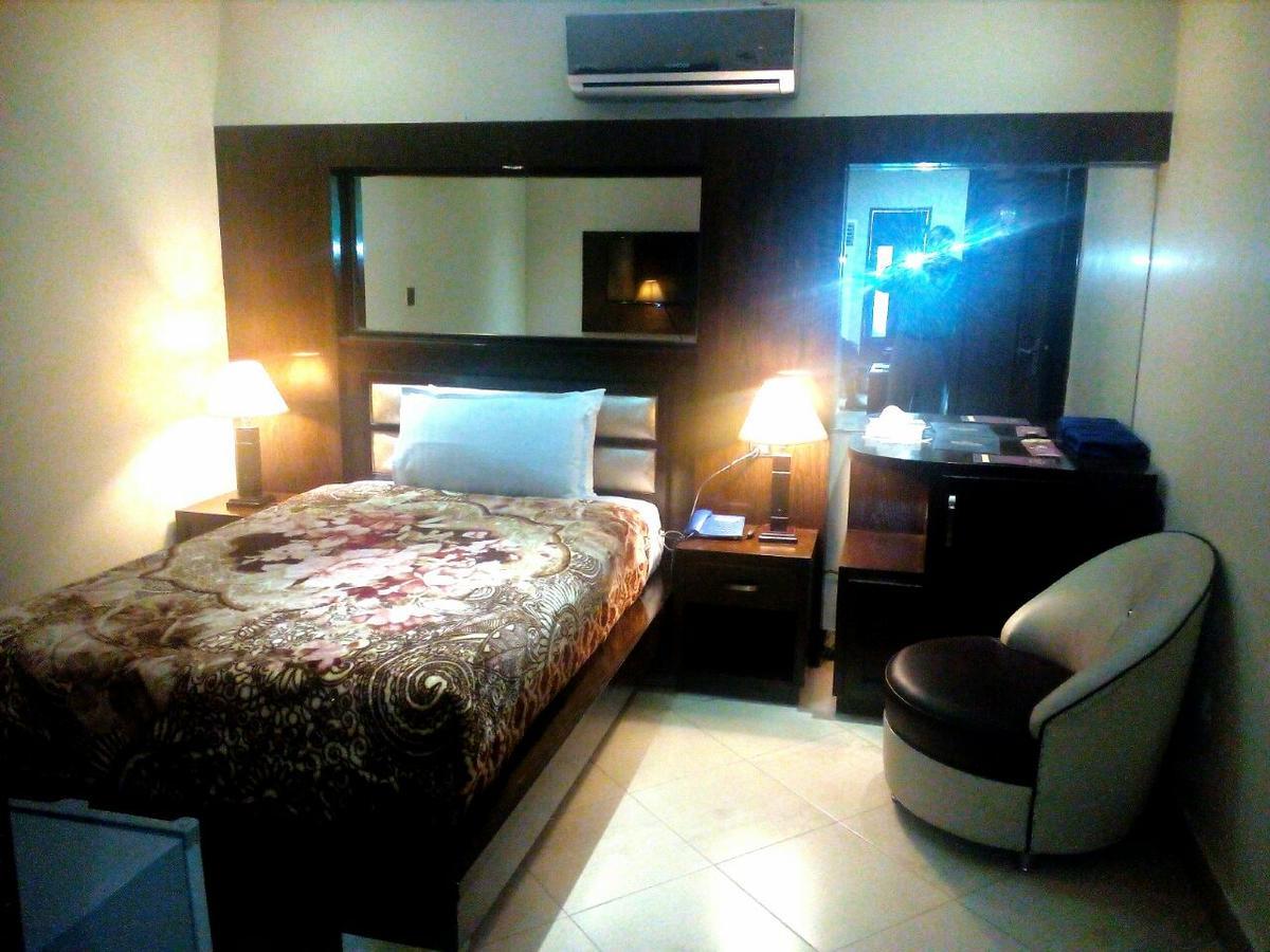 Bling Hotel International Multan Luaran gambar