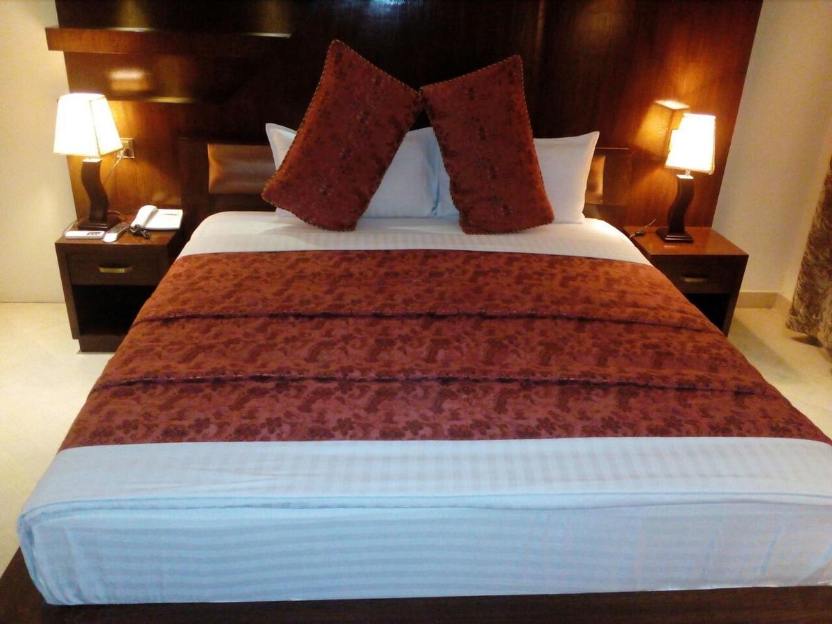 Bling Hotel International Multan Luaran gambar