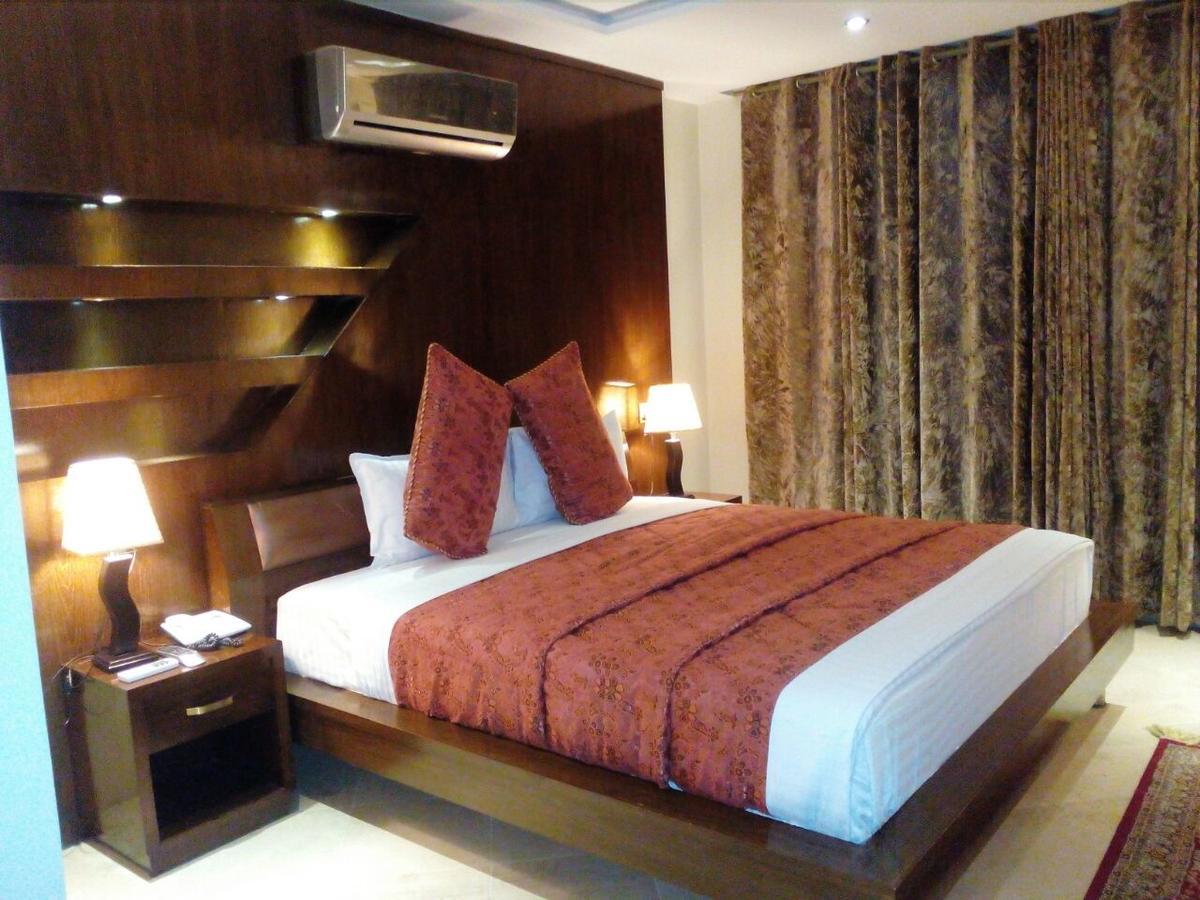 Bling Hotel International Multan Luaran gambar