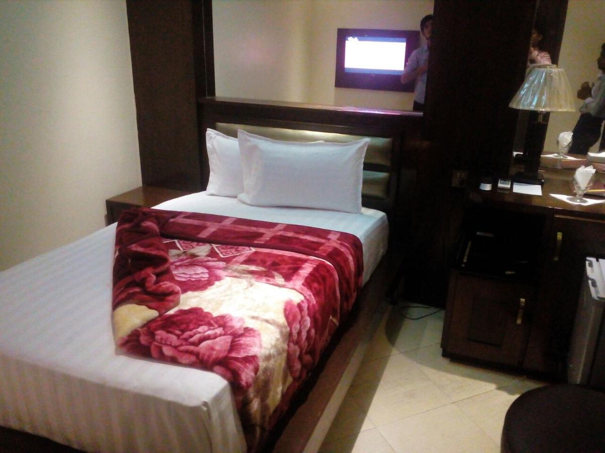Bling Hotel International Multan Luaran gambar