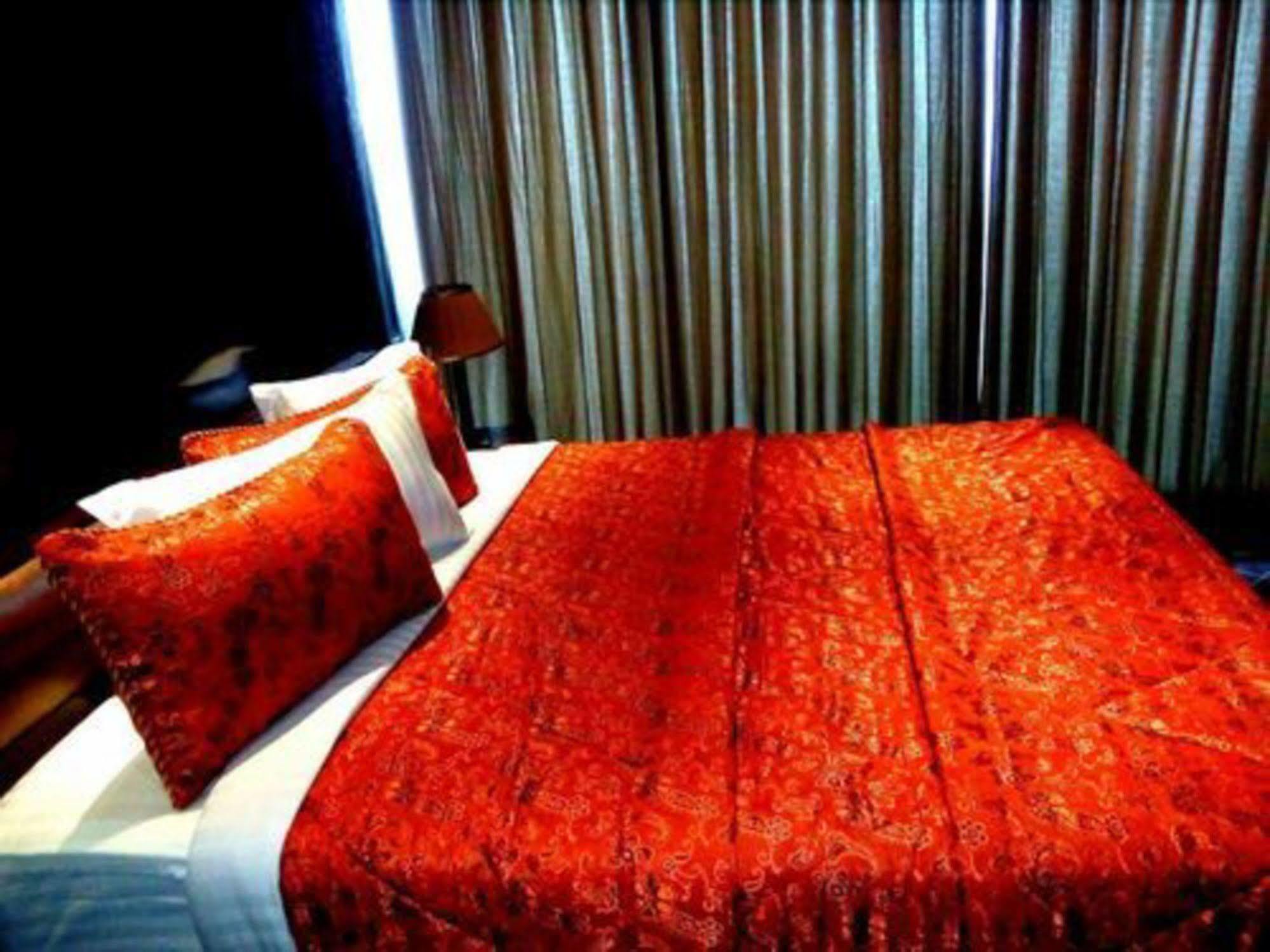 Bling Hotel International Multan Luaran gambar