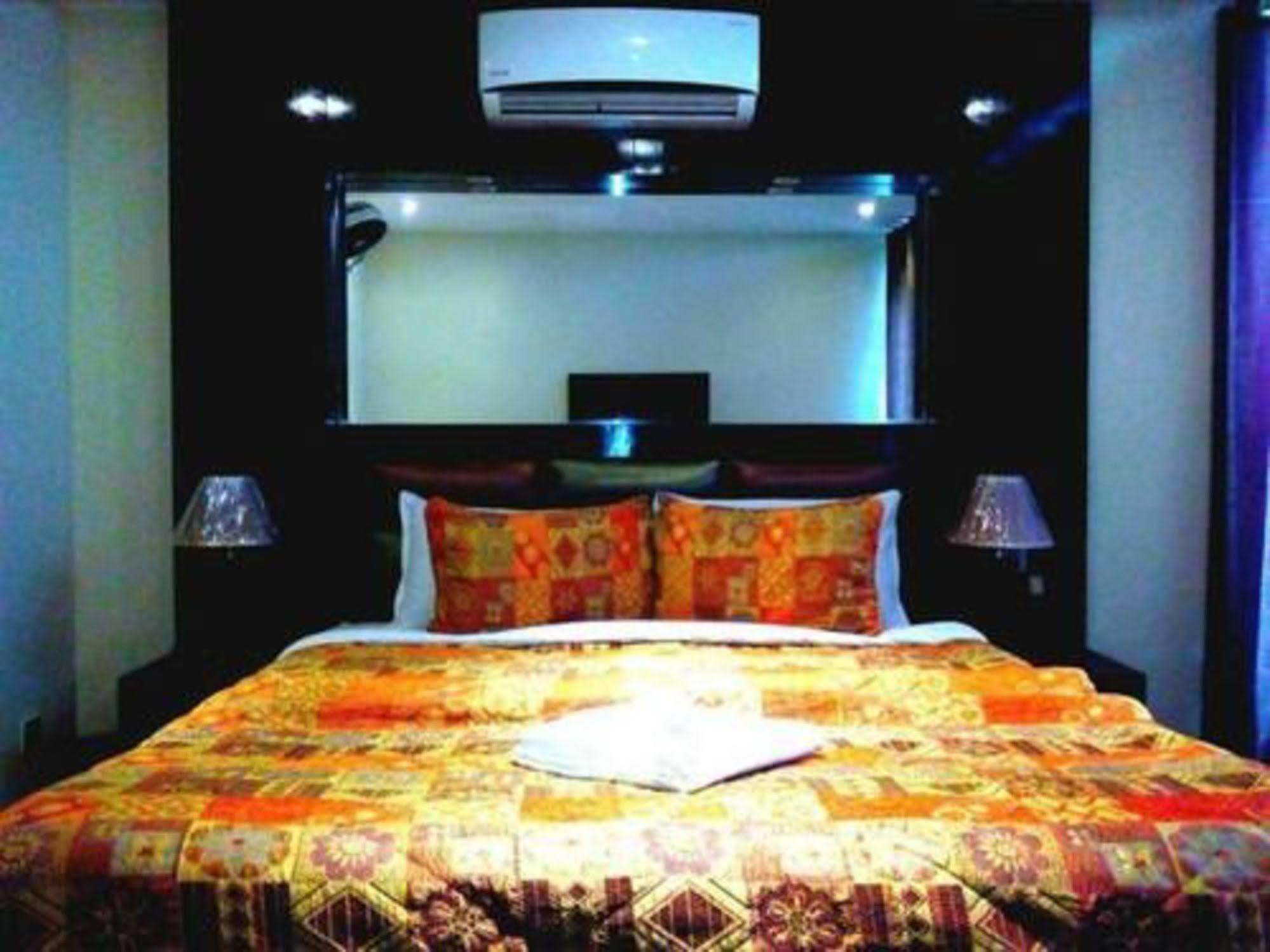 Bling Hotel International Multan Luaran gambar
