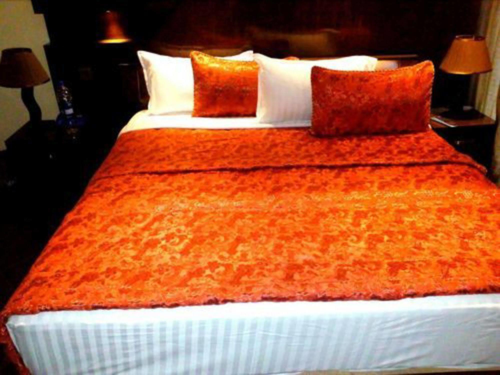 Bling Hotel International Multan Luaran gambar