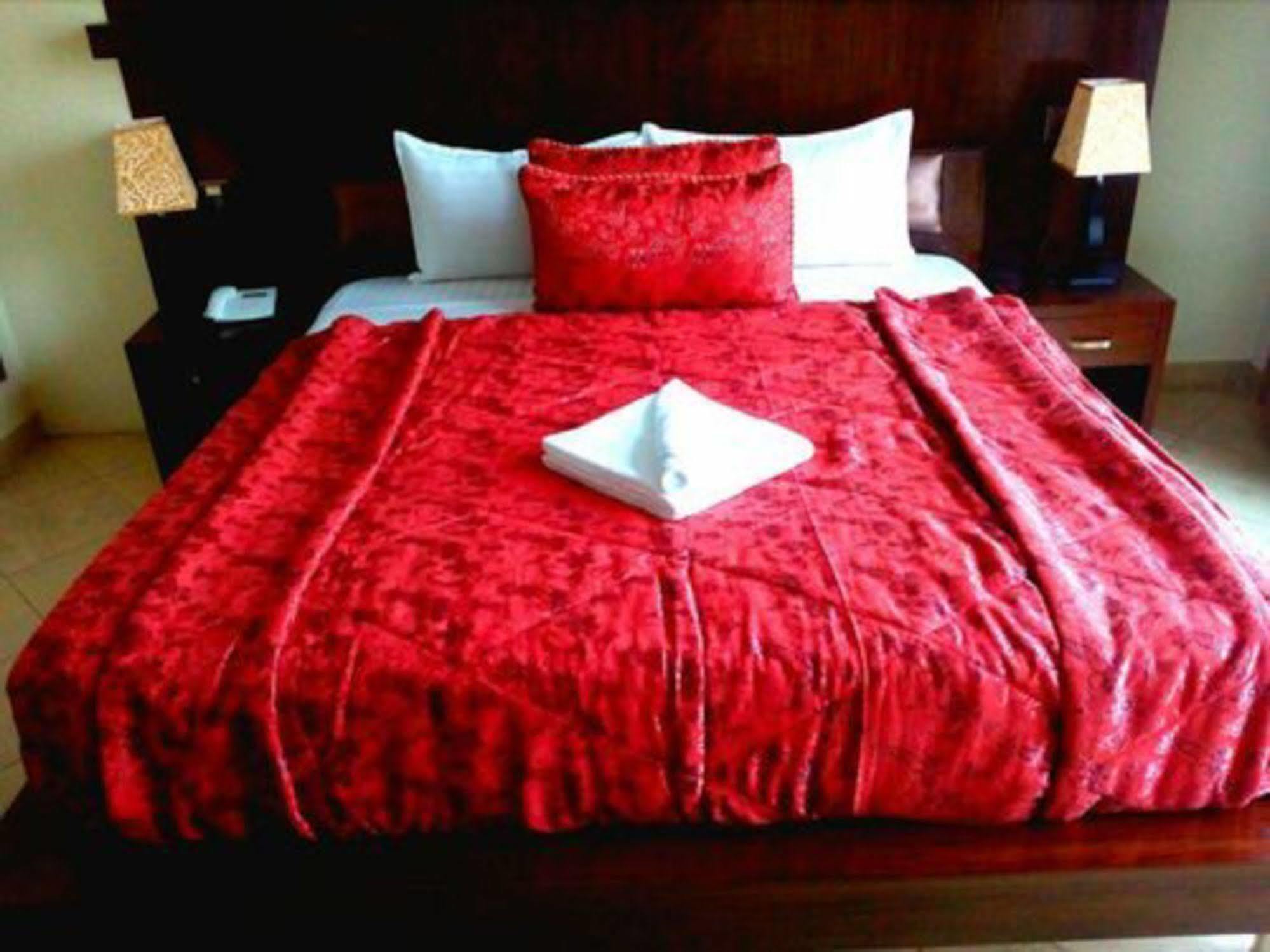 Bling Hotel International Multan Luaran gambar