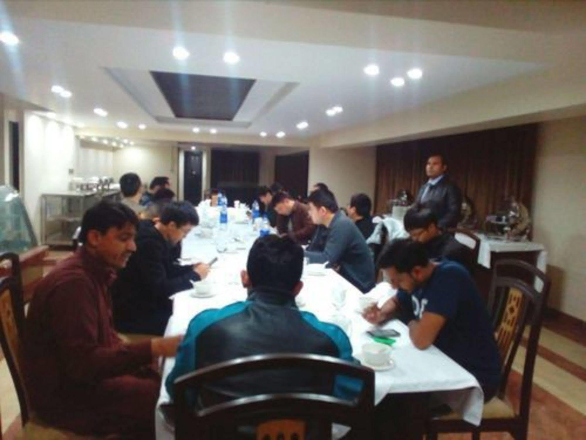 Bling Hotel International Multan Luaran gambar